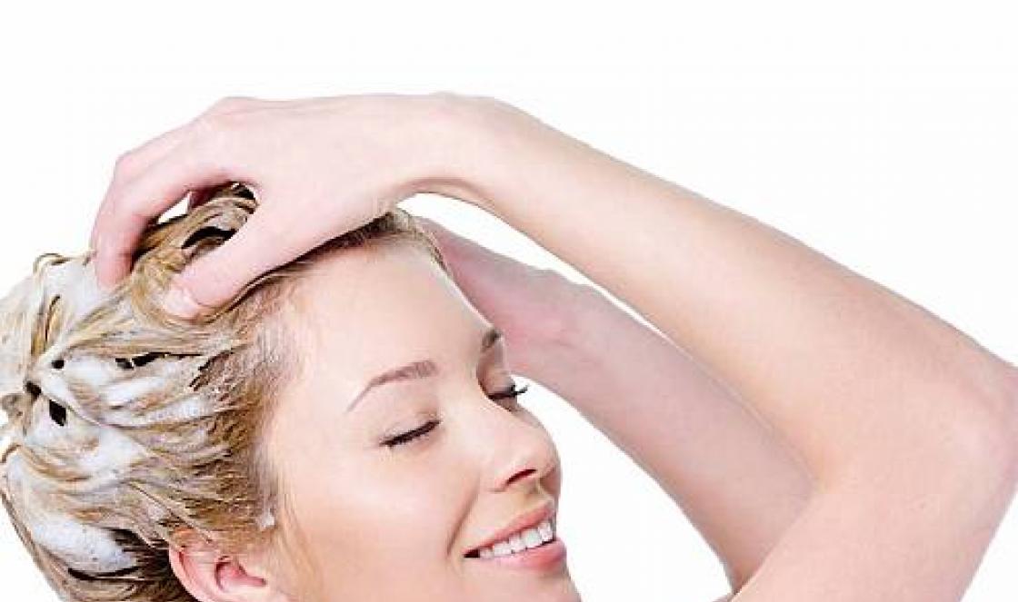 Hodnotenie najlepších tónovaných šampónov a kondicionérov