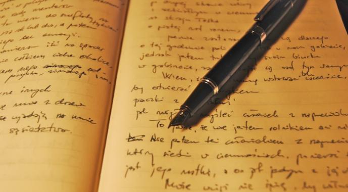 Hogyan tanuljunk meg szép kézírással írni: kalligráfia lecke