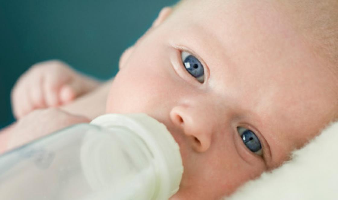 Melyik tápszert a legjobb választani egy újszülött számára: kiválasztási kritériumok, a legjobbak rangsorolása