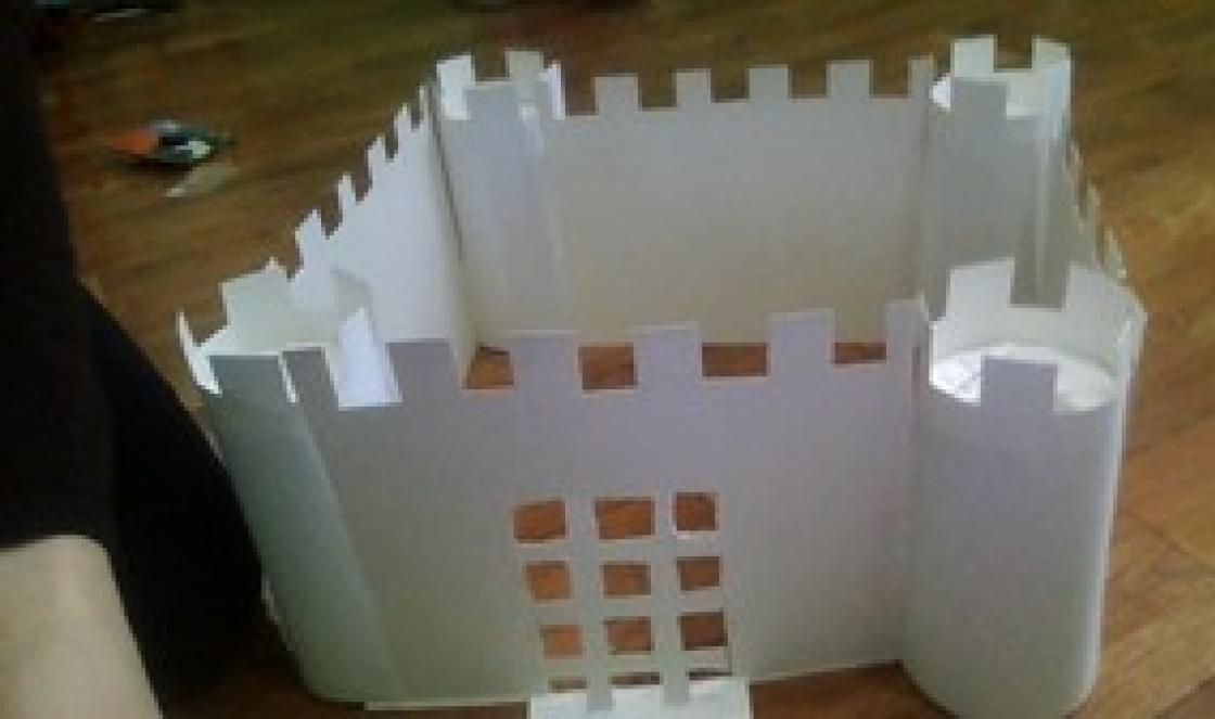 How to make a mock castle from improvised means
