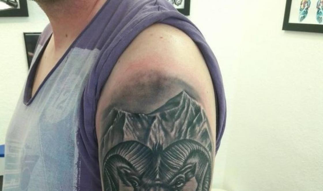 Helmet made of a broken ram's skull. Who is the tattoo suitable for?