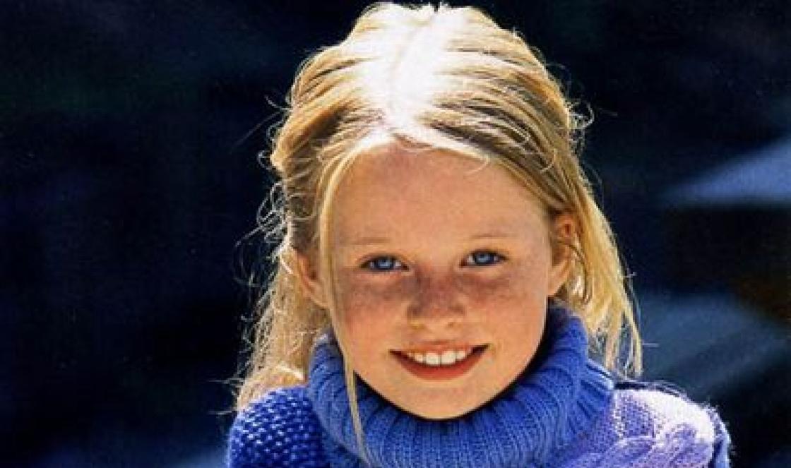 Kötött pulóver egy lány számára: lehetőségek újszülöttek és idősebb lányok számára