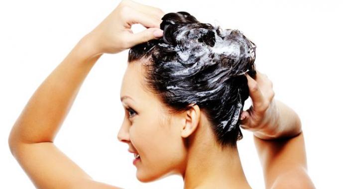 Reggel vagy este - melyik napszakban jobb hajmosni?