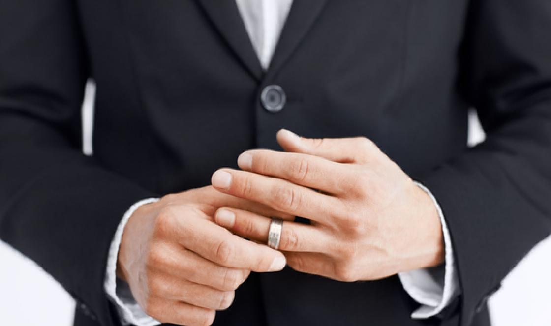Znaki: zakaj izgubiti poročni prstan