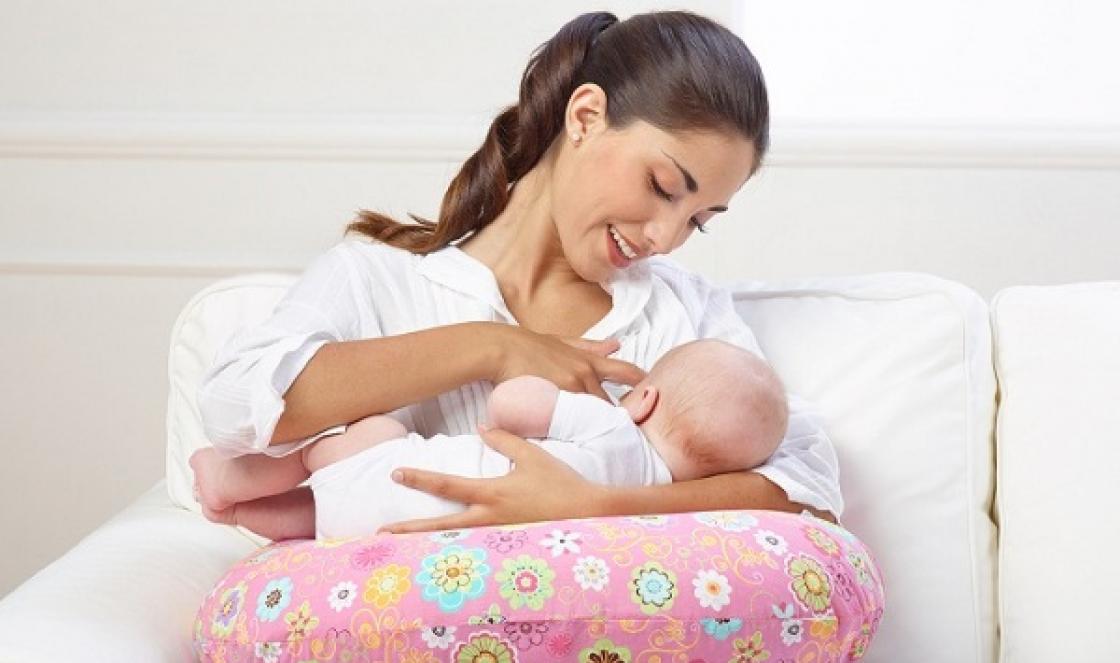 Memo to a nursing mother: how to properly feed a newborn with breast milk