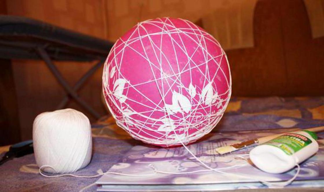 धागों और गोंद से DIY स्नोमैन, गेंदों और धागों से स्नोमैन बनाने की मास्टर क्लास
