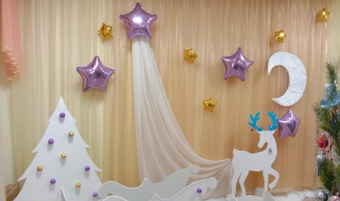 Ako originálnym spôsobom vyzdobiť skupinovú izbu na Nový rok alebo vytvoríme rozprávku pre deti Novoročný jazvečík zo slaného cesta
